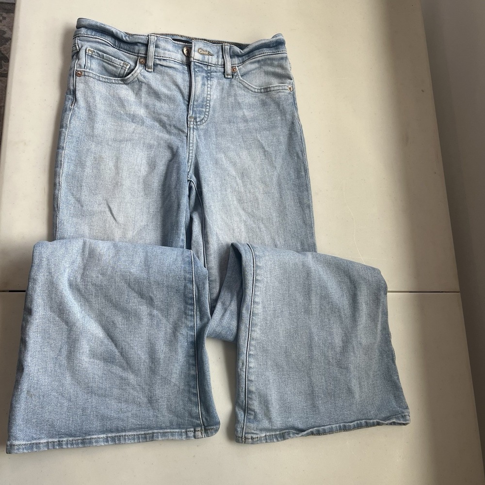 Express '70s Flare Mid Rise Women's Light Blue Wide-Leg Jeans. Size 2S